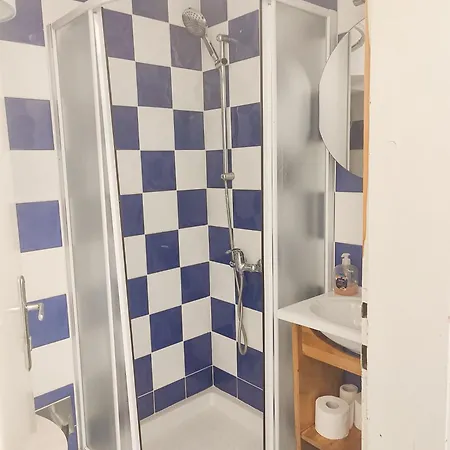 Center 4-person *